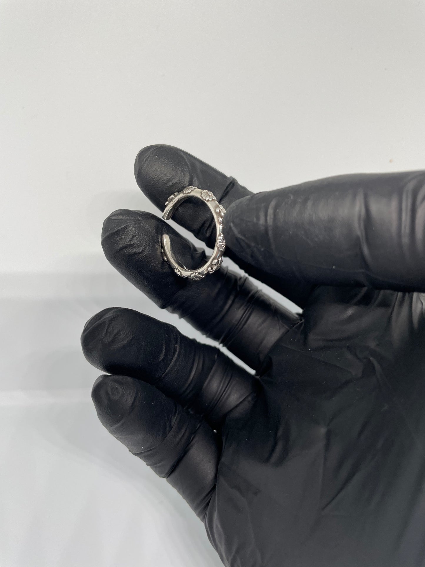 Nocturne Edge – Verstellbarer Gothic-Ring aus Edelstahl