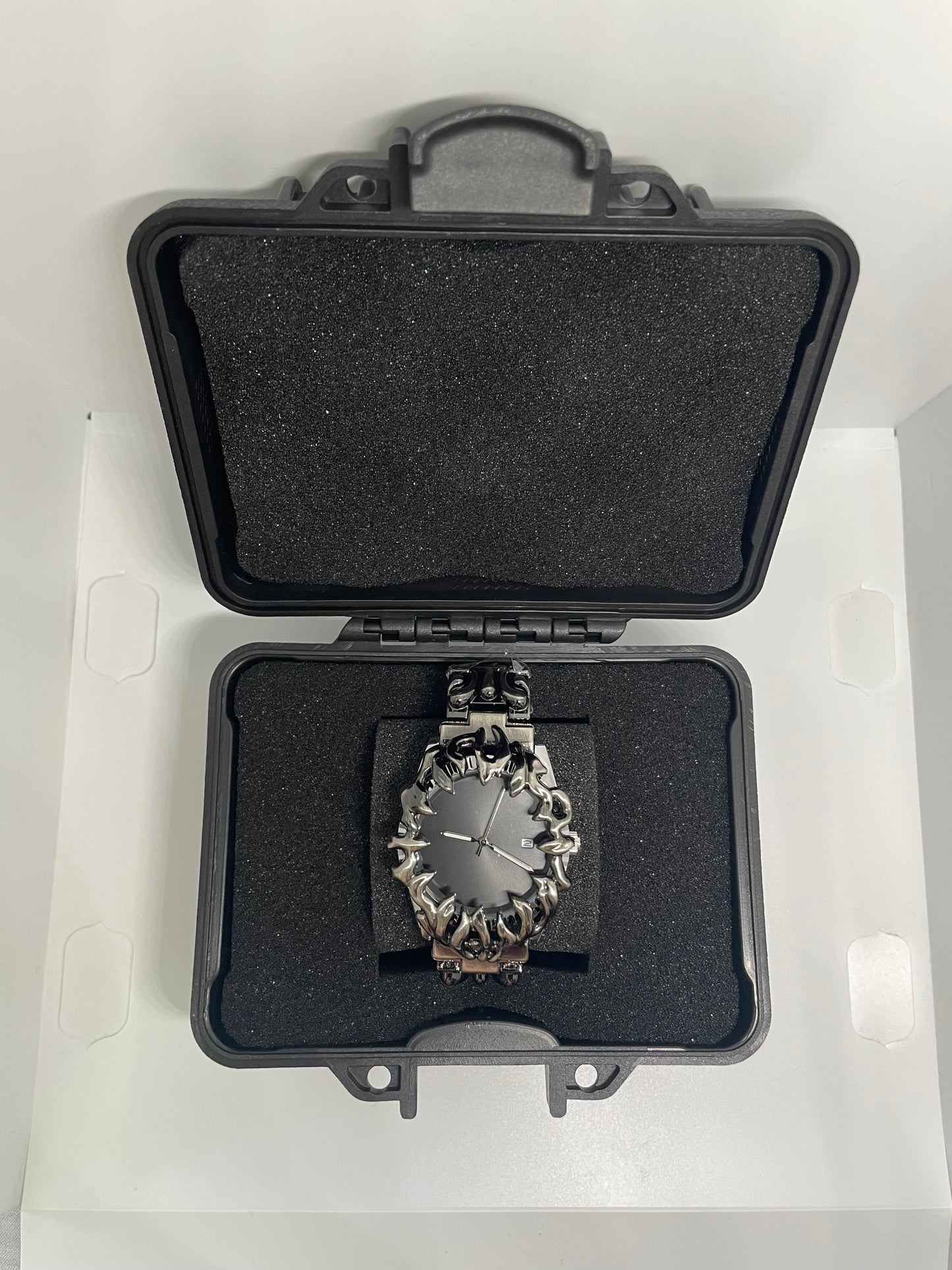 Gothic Flame Armor Watch – Statement Uhr im Chrome Look