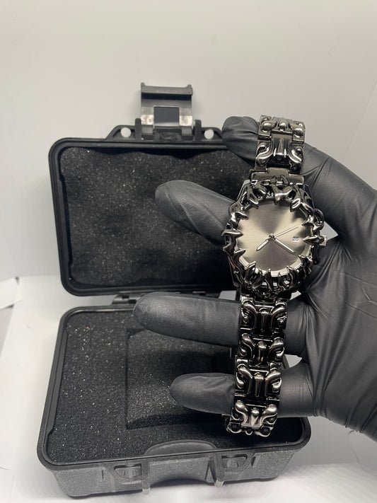 Gothic Flame Armor Watch – Statement Uhr im Chrome Look