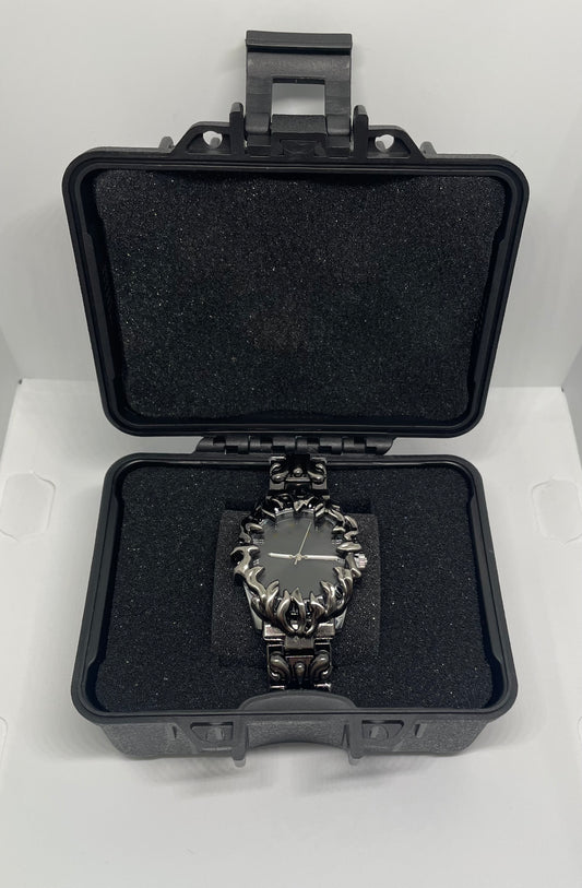 Gothic Flame Armor Watch – Statement Uhr im Chrome Look